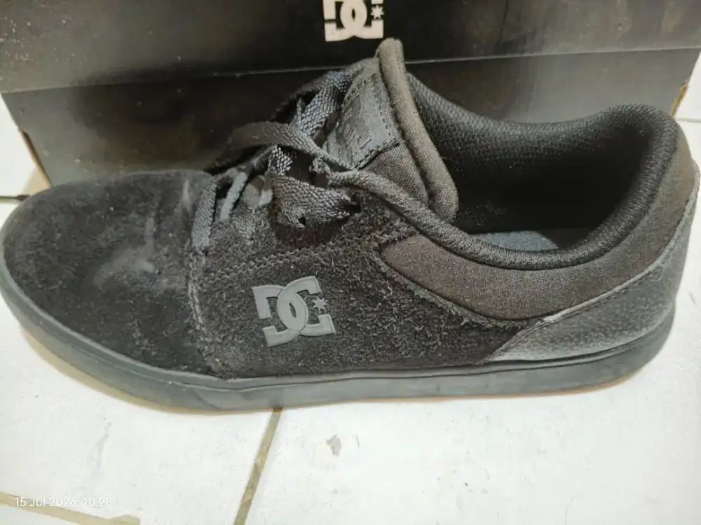 JUAL SEPATU DC ORI HITAM UK. 41 URGENT