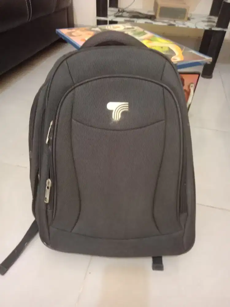 Tas merek Travel Time