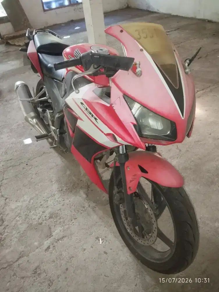 Dijual CBR 150 R tahun 2011