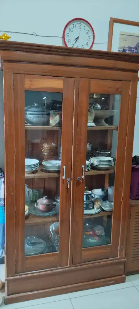 Lemari panjang jati + isi