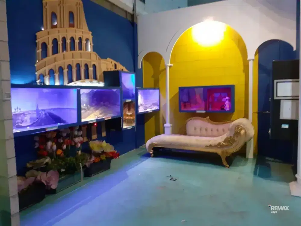 Gedung bekas galeri pameran disewakan, area Ketewel.