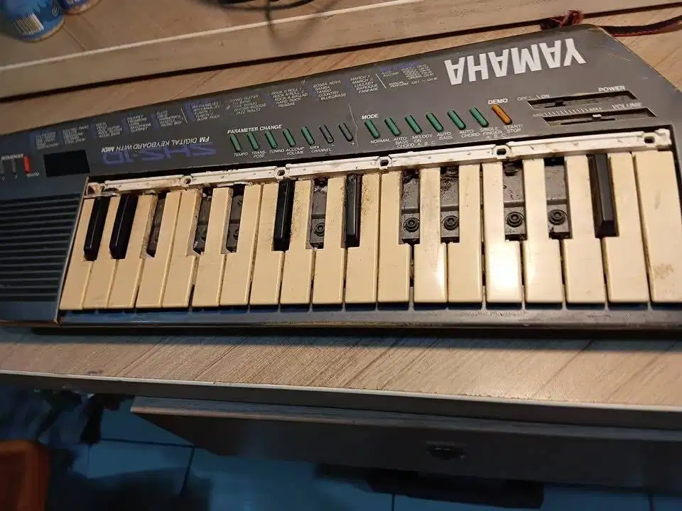 YAMAHA-KEYBOARD SHS-10 (kondisi bahan)