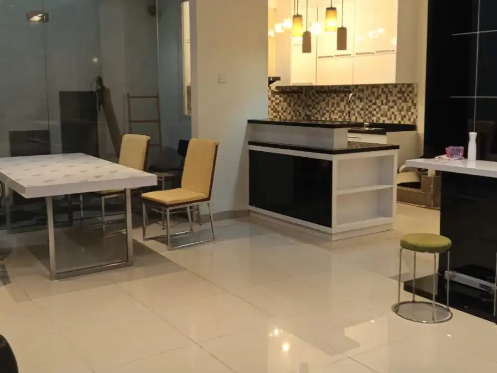 Rumah The Mansion pakuwon indah dkt Citraland dan graha family