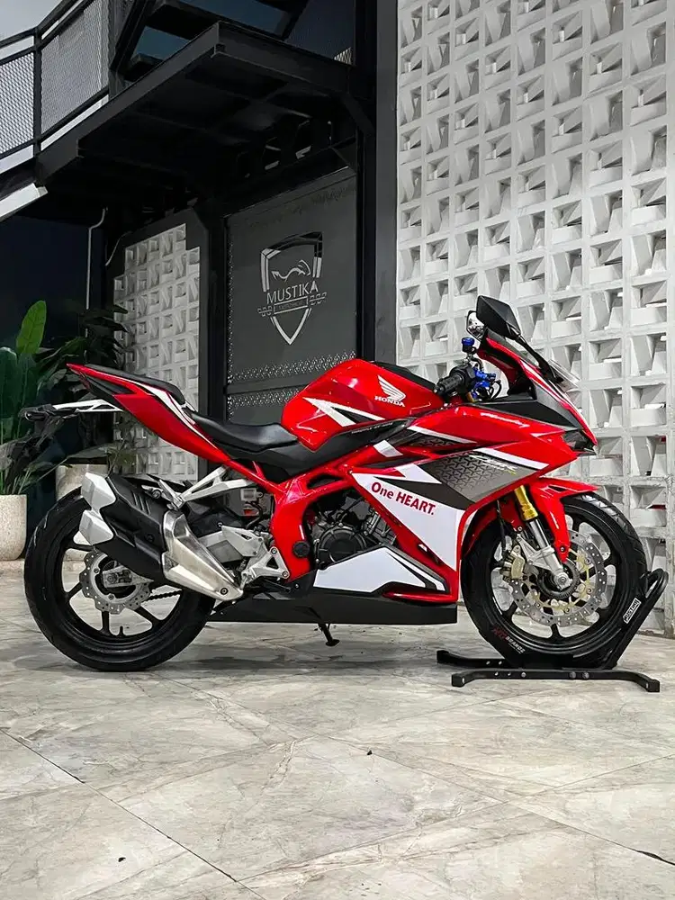 Istimewa ODO 2Rb!!Honda CBR 250 ABS th 2017 - Ayu Mustika