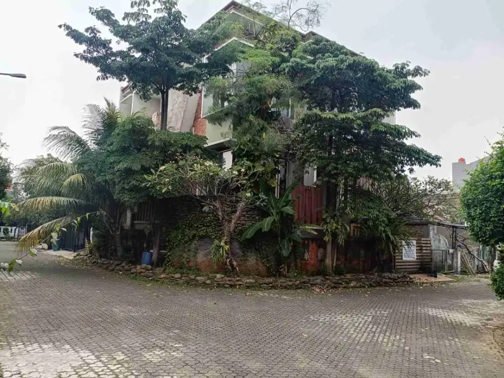 Rumah 3 Lantai Full Furnished di Taman Royal Kota Tangerang