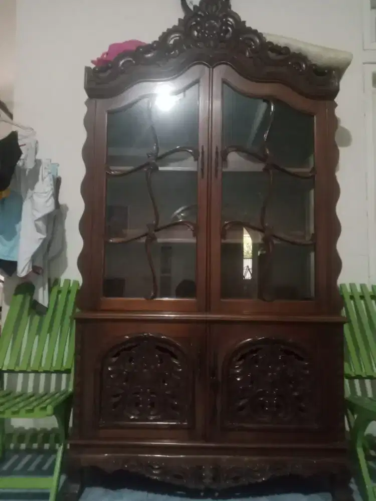 Dijual lemari pajangan kayu jati