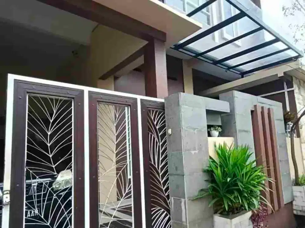 rumah mewah 2 lt sangat kokoh di samping apartemen suhat, sangat dekat ke kampus UB Brawijaya dan POLINEMA. BU SEGERA turun harga