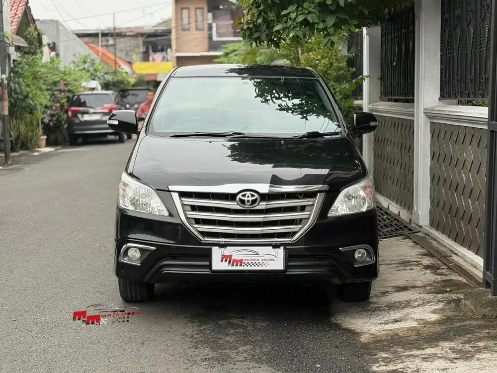 TOYOTA KIJANG GRAN INNOVA 2.0 V AT 2014 Hitam