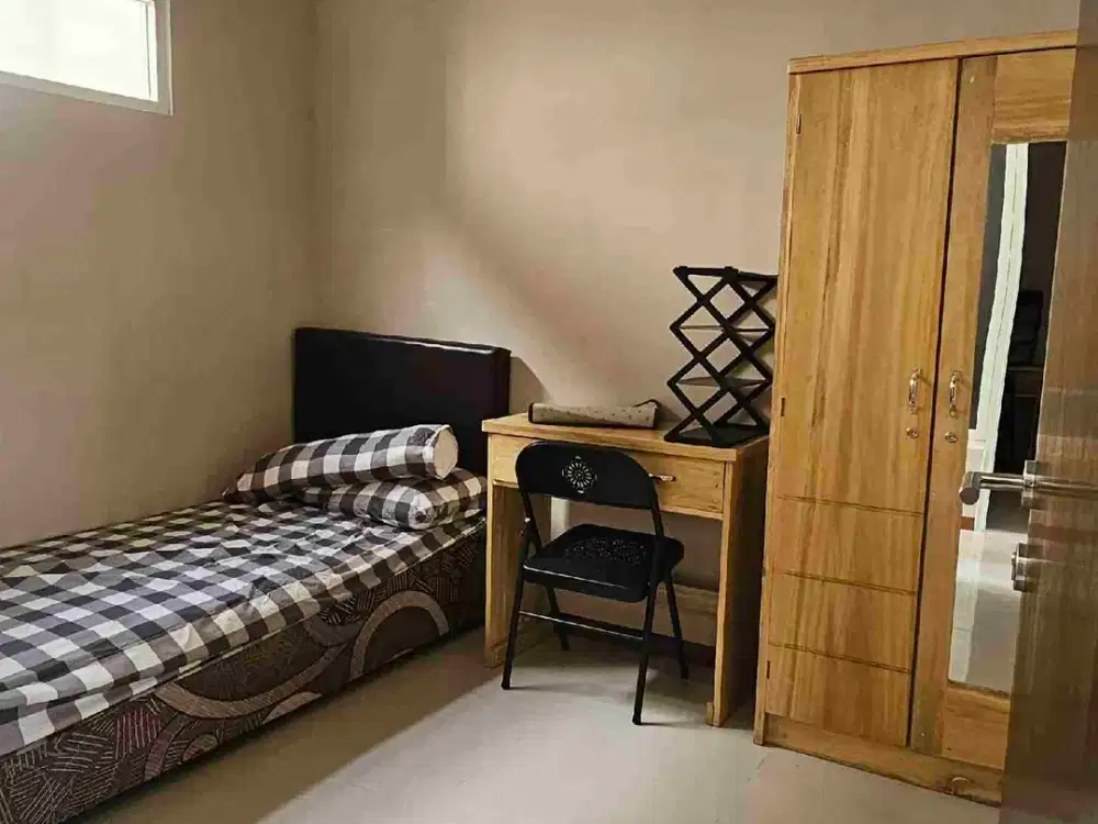 kos elite hanya 50 m dari kampus, kondisi terima jadi ( 1 bulan lg ) lokasi bagus dekat ke semua kampus besar daerah mertojoyo