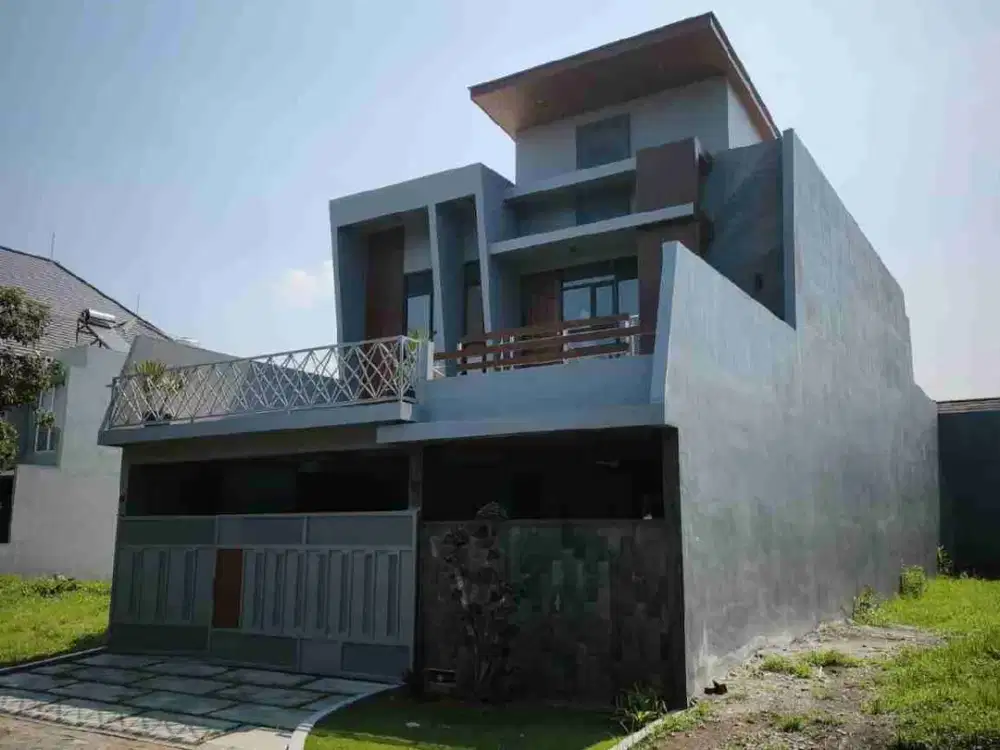 rumah mewah 2 lt baru jadi di araya golf jalan kembar jalan utama bangunan berkualitas