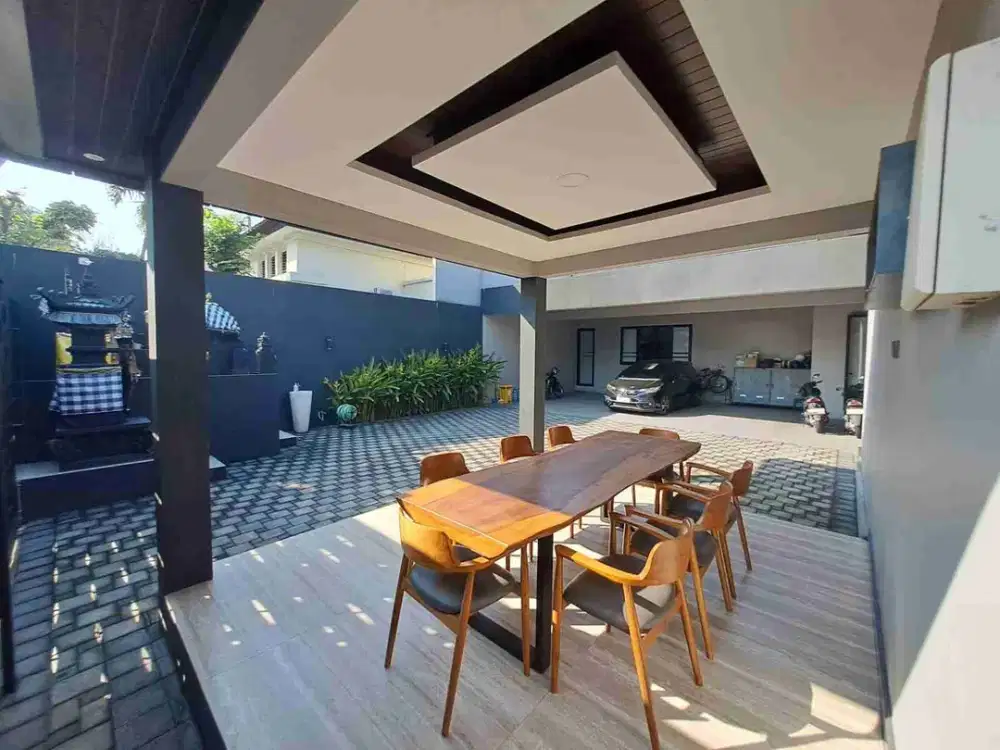 rumah mewah lingkungan prestisius di araya blok depan malang kota posisi hook full furniture tinggal bawa koper saja dan carport muat 4 mobil
