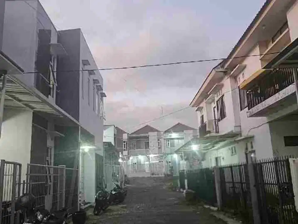 kos aktif tinggal melanjutkan saja hanya 200 m dari gerbang kampus posisi ckuster husus kos di jalan raya tegalgondo, bisa jalan kaki ke kampus