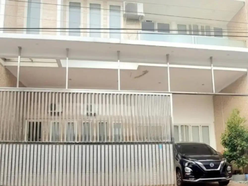 Rumah lebar 9m di Sutorejo