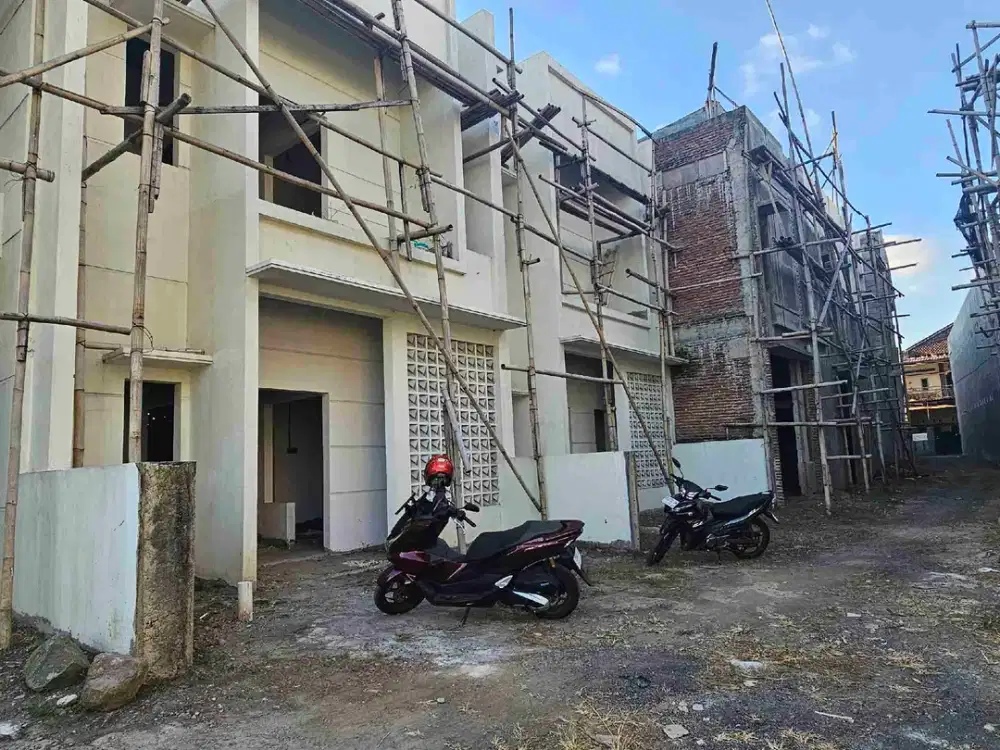 kos landungsari jl tirto persis di depan kampus UNMUH ( UMM ) dekat telogomas dinoyo