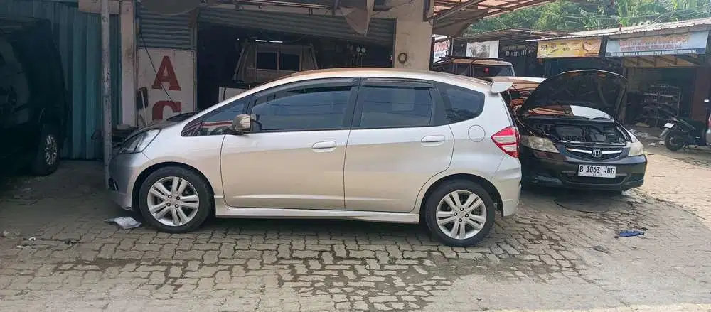 Honda Jazz 2011 Bensin