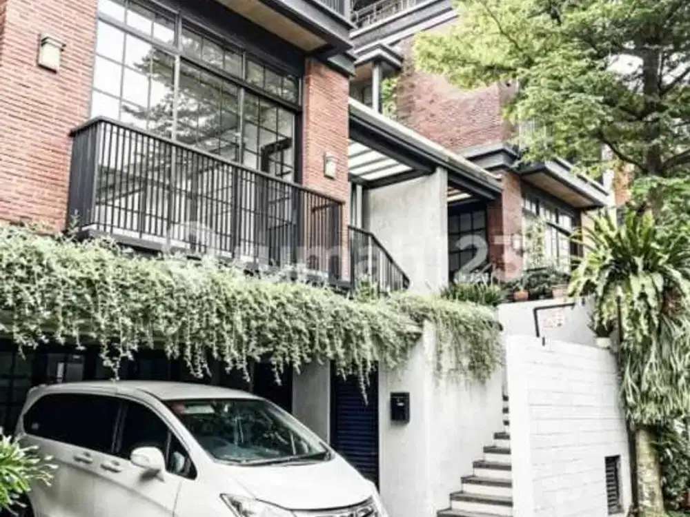 Rumah Town House Asem Dua Ada Pool di Cipete Jakarta Selatan