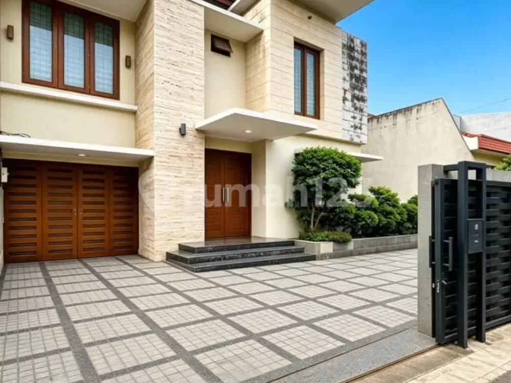 Rumah Siap Huni Ada Pool Terawat Lokasi Strategis di Cipete