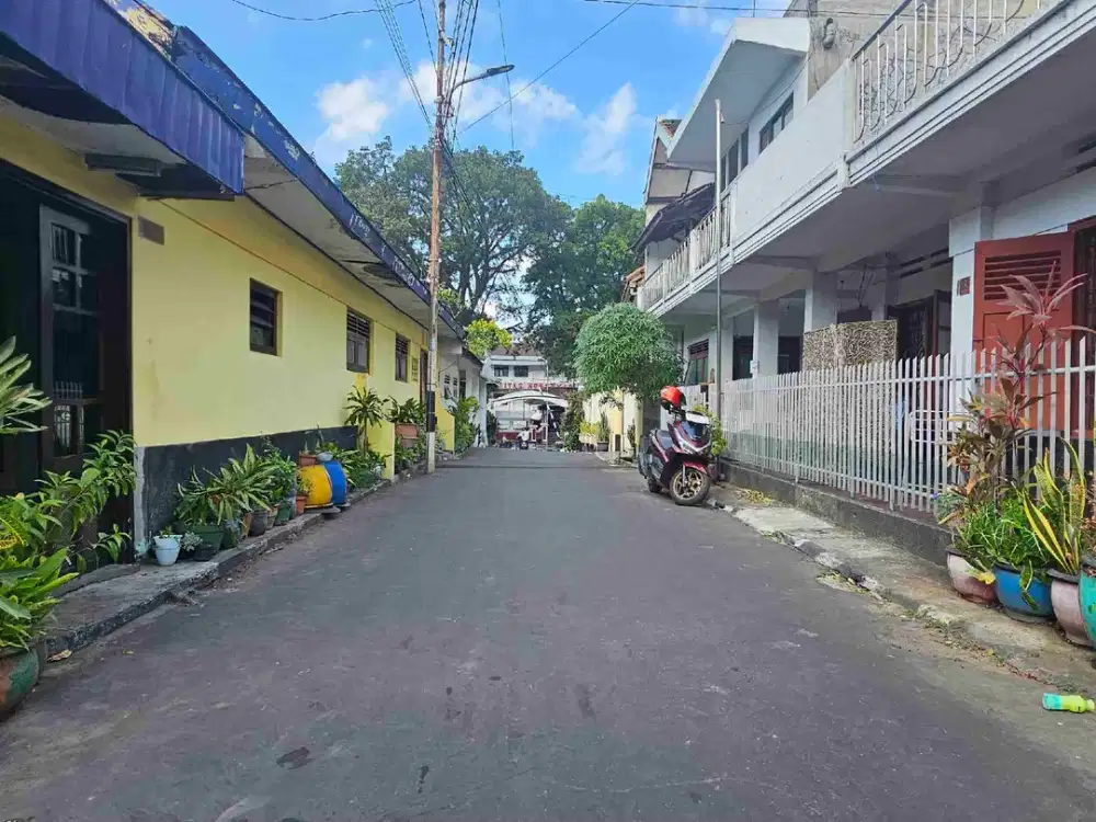 rumah lama hitung tanah dibawah harga pasaran posisi hook bagus buat kos elite, guest house daerah jalan bandung