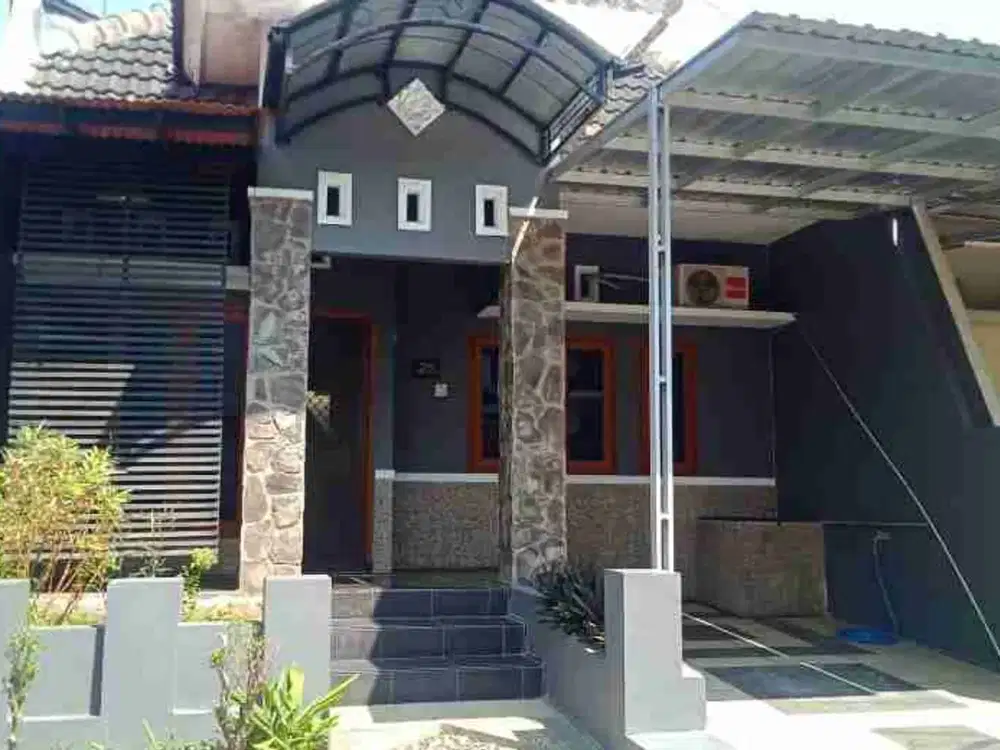 rumah strategis siap huni di jalan bunga bunga daerah dewandaru suhat dekat kampus Ub brawijaya, polinema. ada bonus