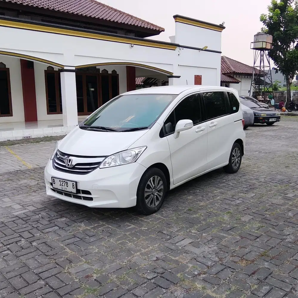 Dijual Hond Freed SD AC Double 2013