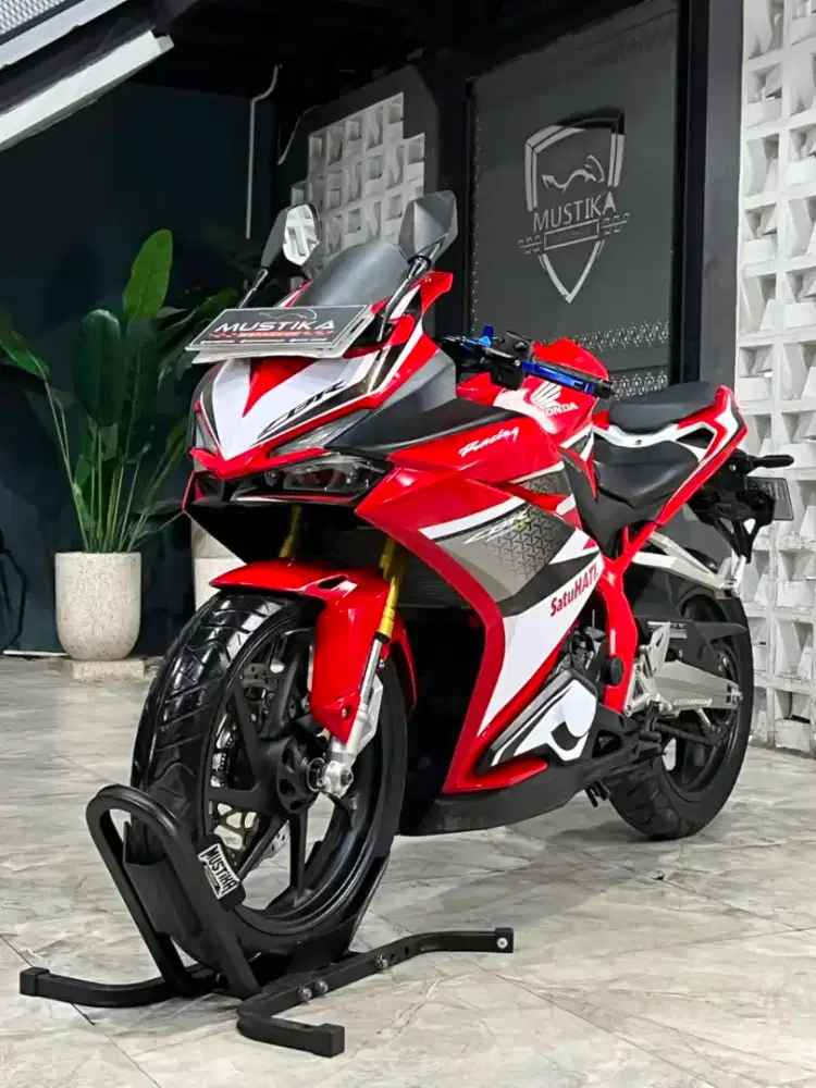 HONDA CBR 250 ABS 2017 ‼️ODO 2RB‼️- Chintia Mustika