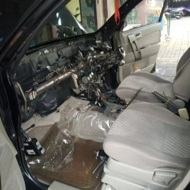 Bengkel Mobil - Dicari Pembantu Montir / Pembantu Mekanik