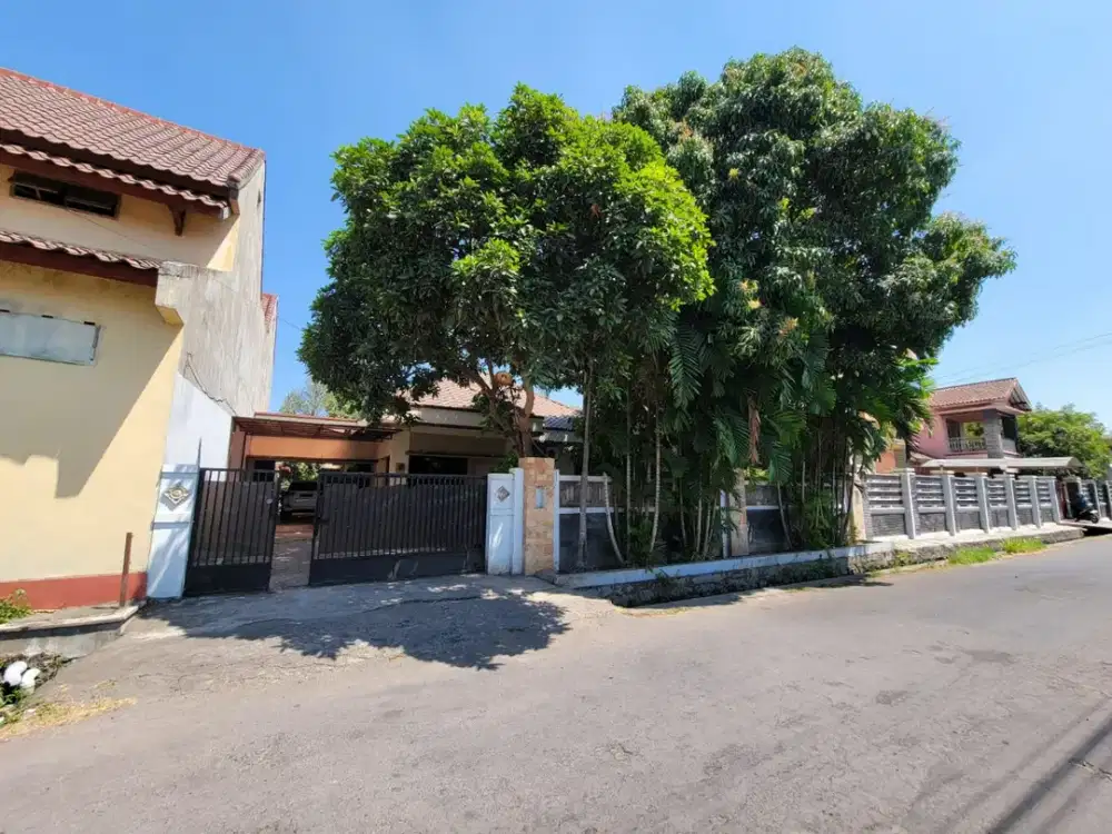 Rumah Pusat Kartasura 3,5M (Nego), Akses Jalan Lebar & Selangkah ke RS Karima Utama