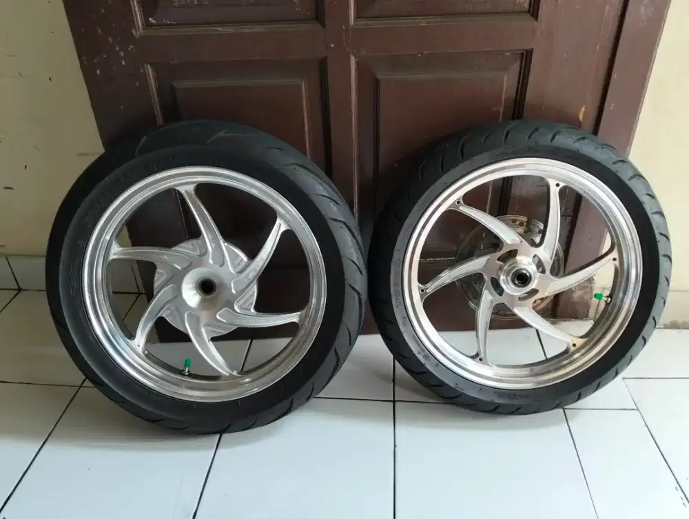 Velg motor Scoopy bekas