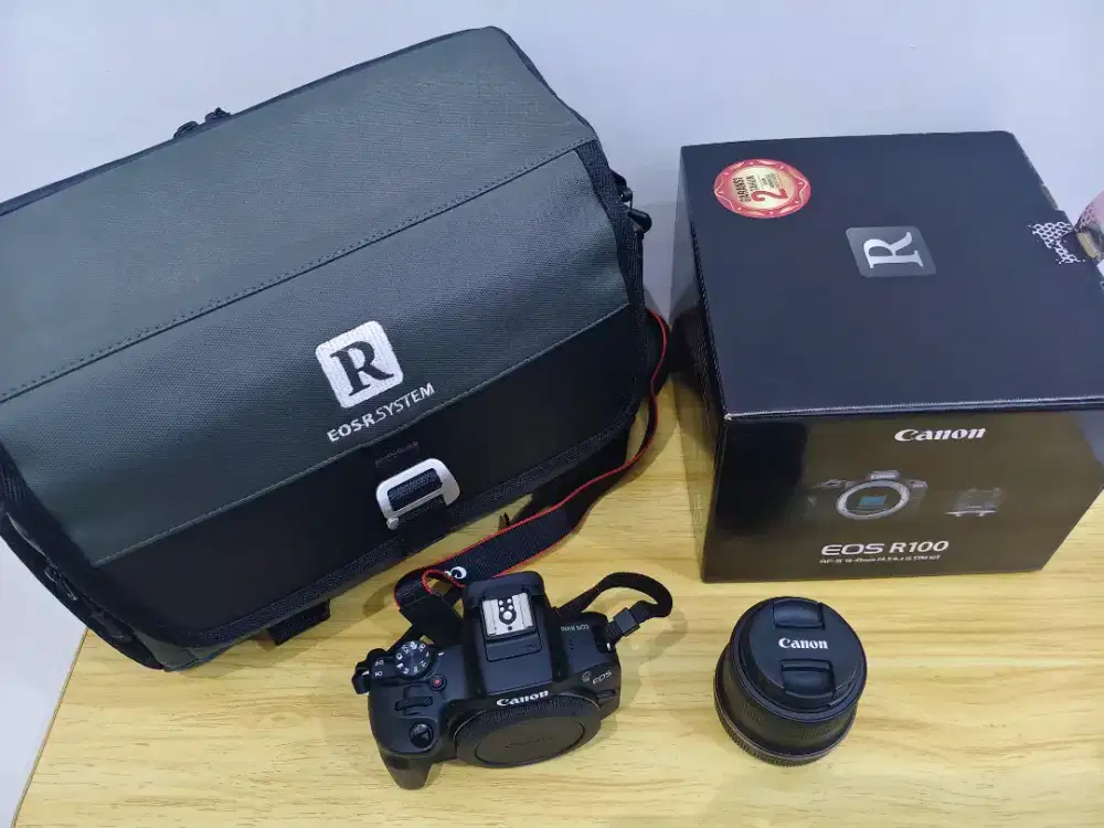 Canon EOS R100 + Kit