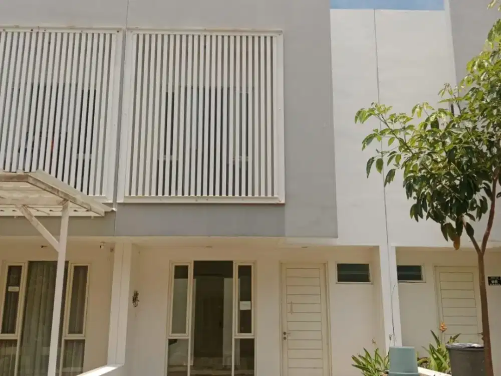 *Dijual Rumah di Oasia Dian Istana Surabaya*