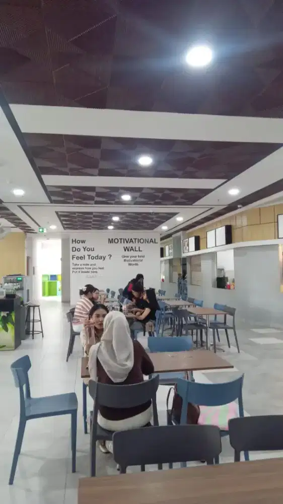stand makanan di universitas