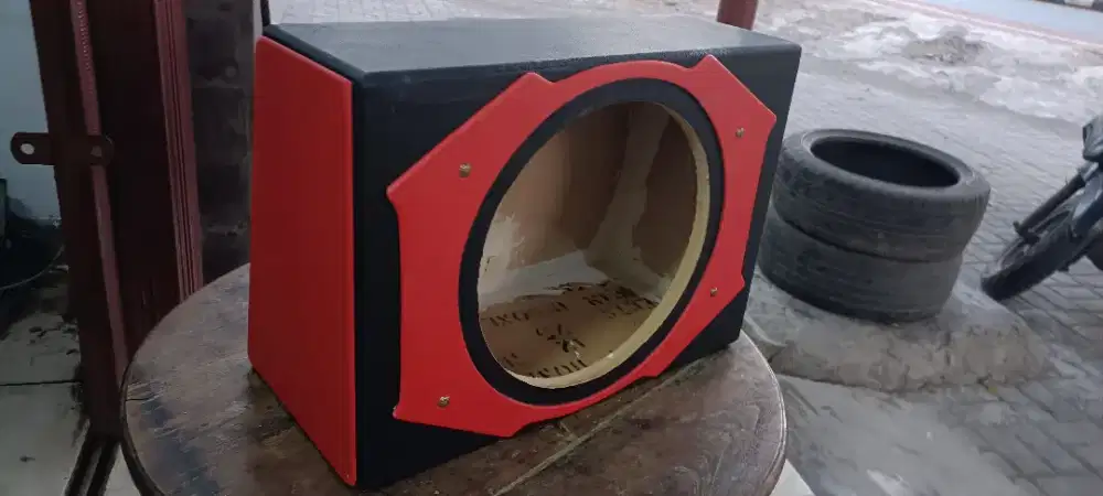 Box Audio cover kulit warna merah dan cream utk subwoofer ukuran 12in