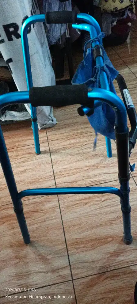 Walker deluxe alat bantu lansia