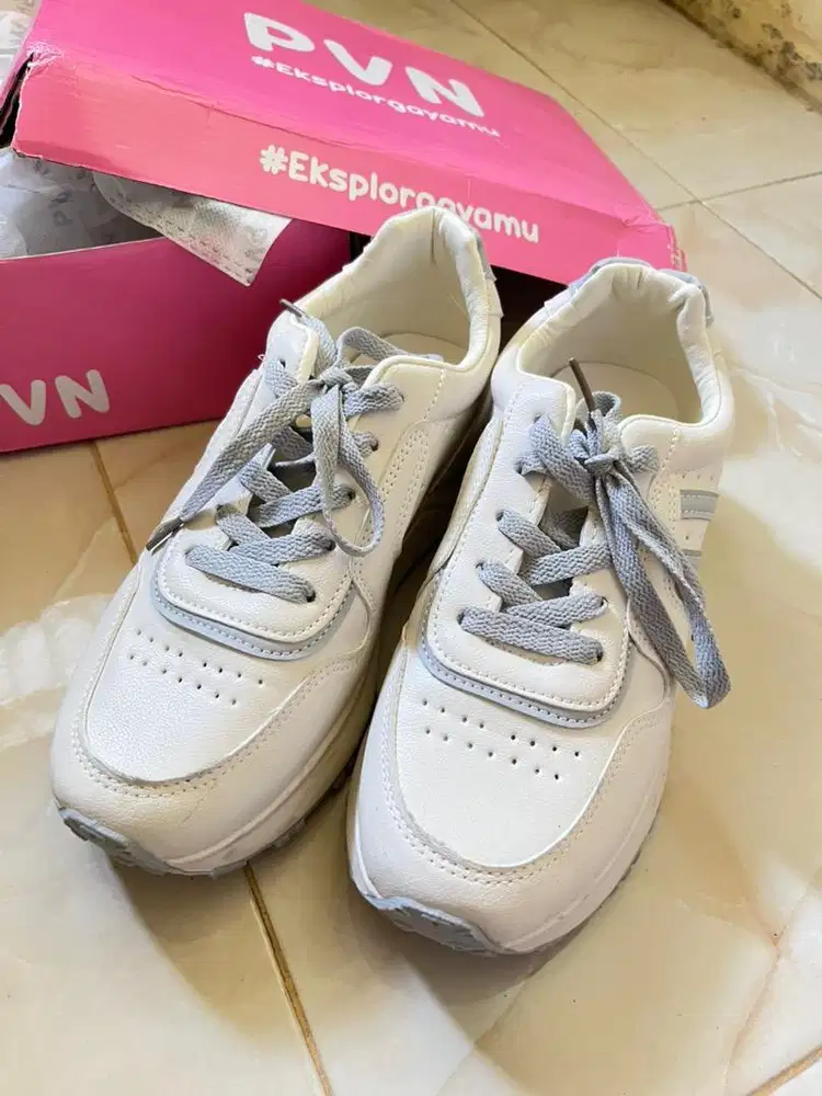 Sepatu pvn wanita