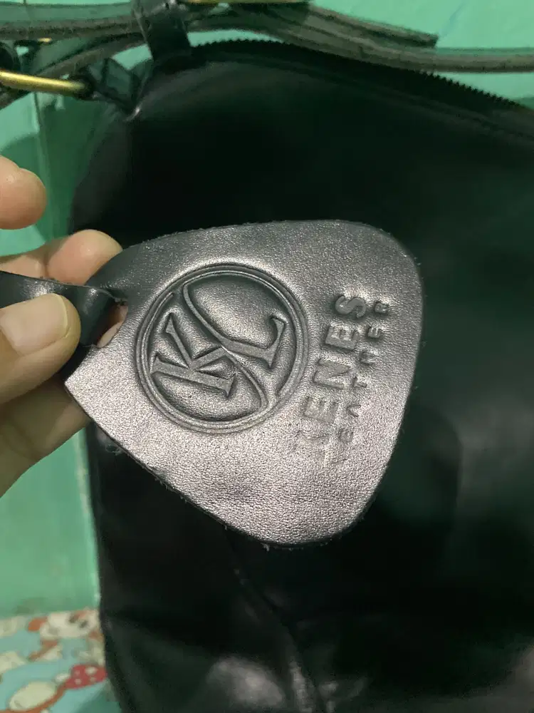 Tas kulit merk kenes asli