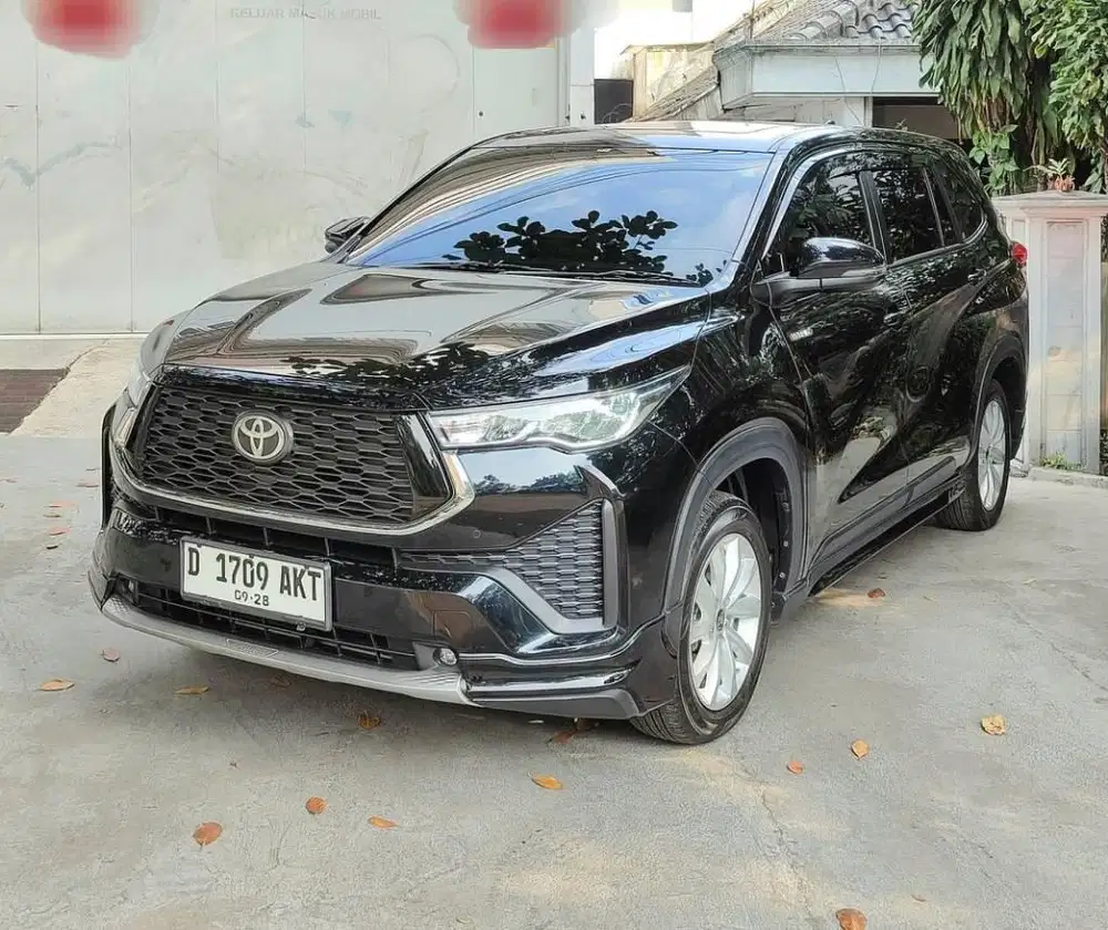 ZENIX V HYBRID MODELISTA 2.0 AT 2023 LowKM 27rb RECORD TOYOTA BANDUNG