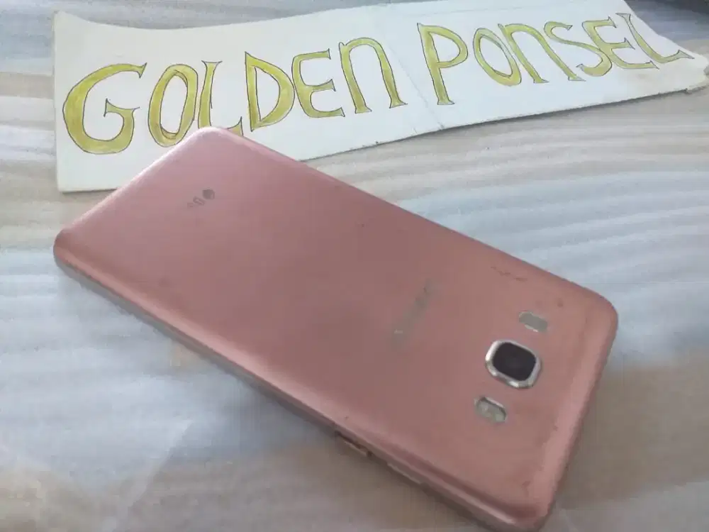 Samsung J7'6(16Gb/Ram2Gb/4G) Golden ponsel