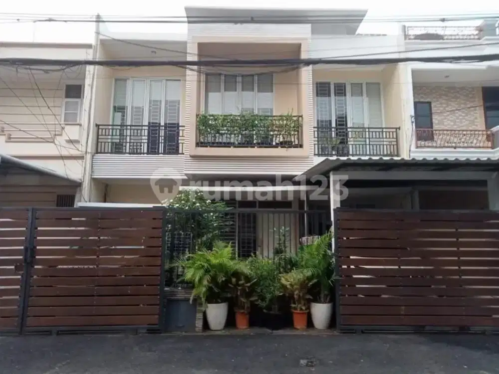 Jual Cepat...Rumah Cantik Minimalis....2 Lantai..Bebas Banjir...Di Gading Kirana Kelapa Gading