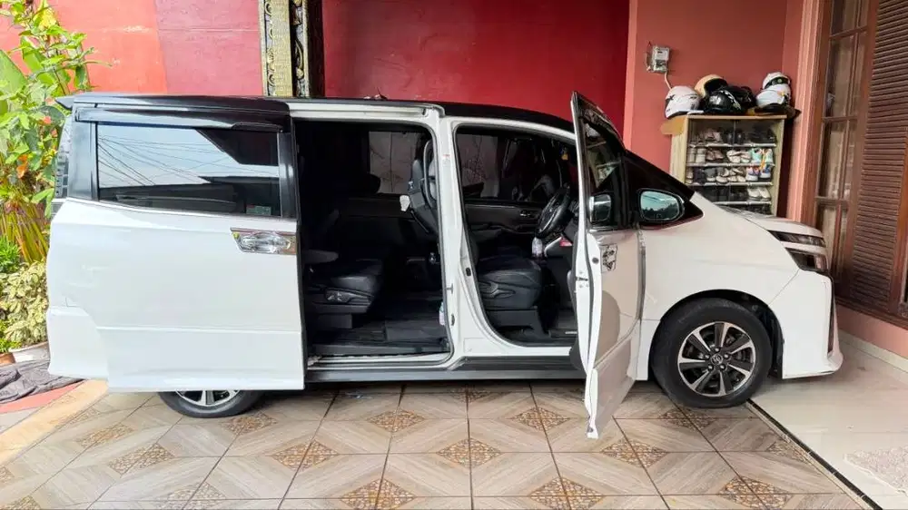 Toyoya Voxy 2017