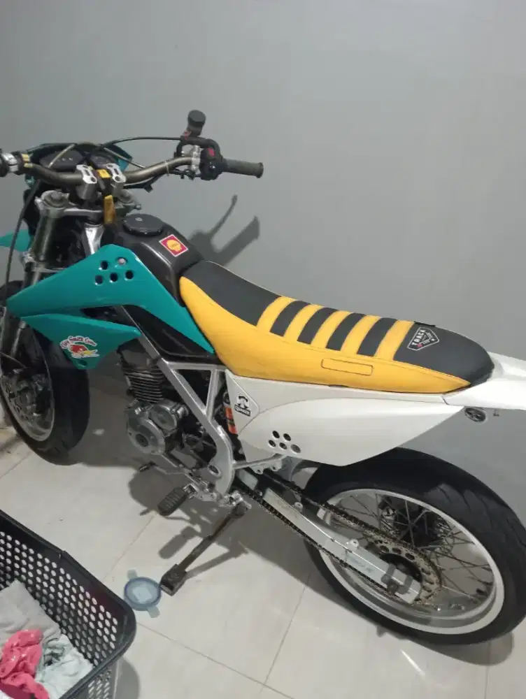 D tracker 2010 full option supermoto