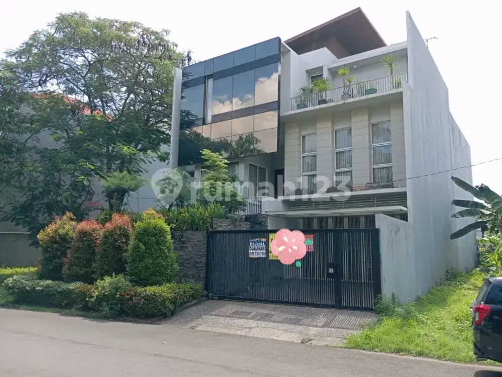 Jual Murah Rumah Mewah 3 Lantai Ada Lift Jalan 3 Mobil di Kelapa Gading