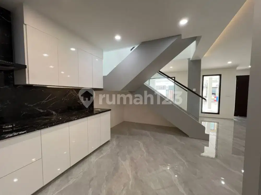 Jual Murah Rumah Minimalis 3 Lantai Bebas Banjir di Kelapa Gading