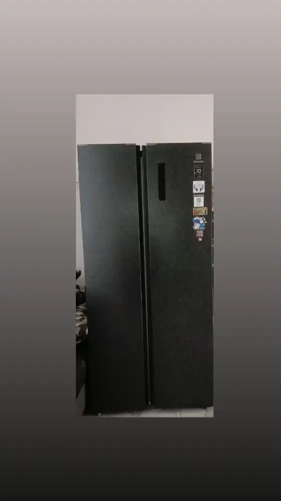 Jual kulkas merek electrolux 2 pintu tegangan 220-240 v hemat listrik