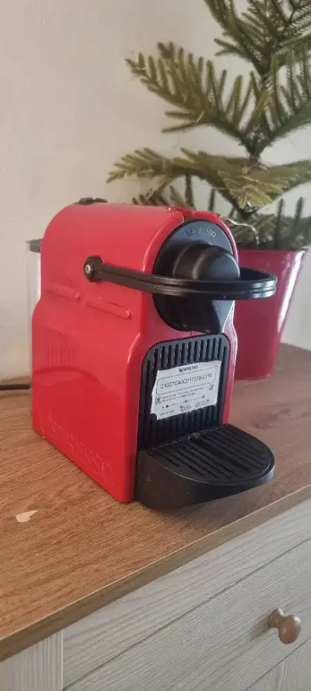 Mesin Kopi Nespresso.