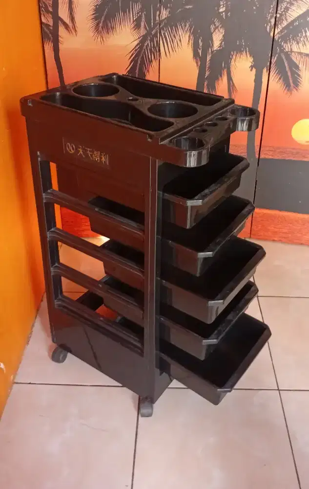 2 rak troli untuk salon/barbershop