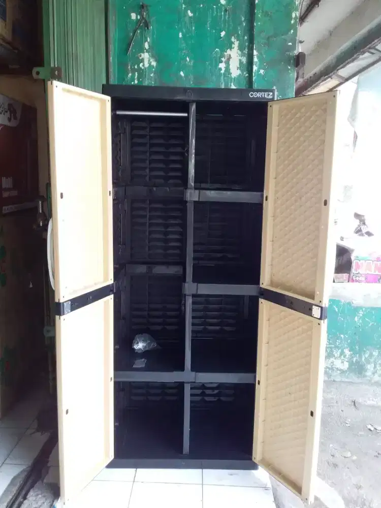 lemari plastik gantung