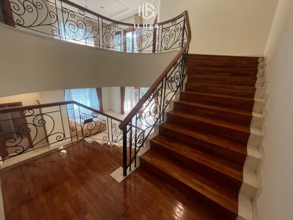 for rent house 5br near JIS strategic location area Pondok Indah