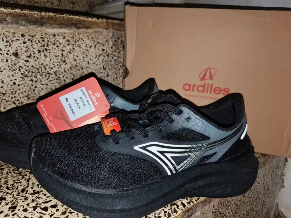 Sepatu Running Ardiles infinity Raiton Bnwt masih baru