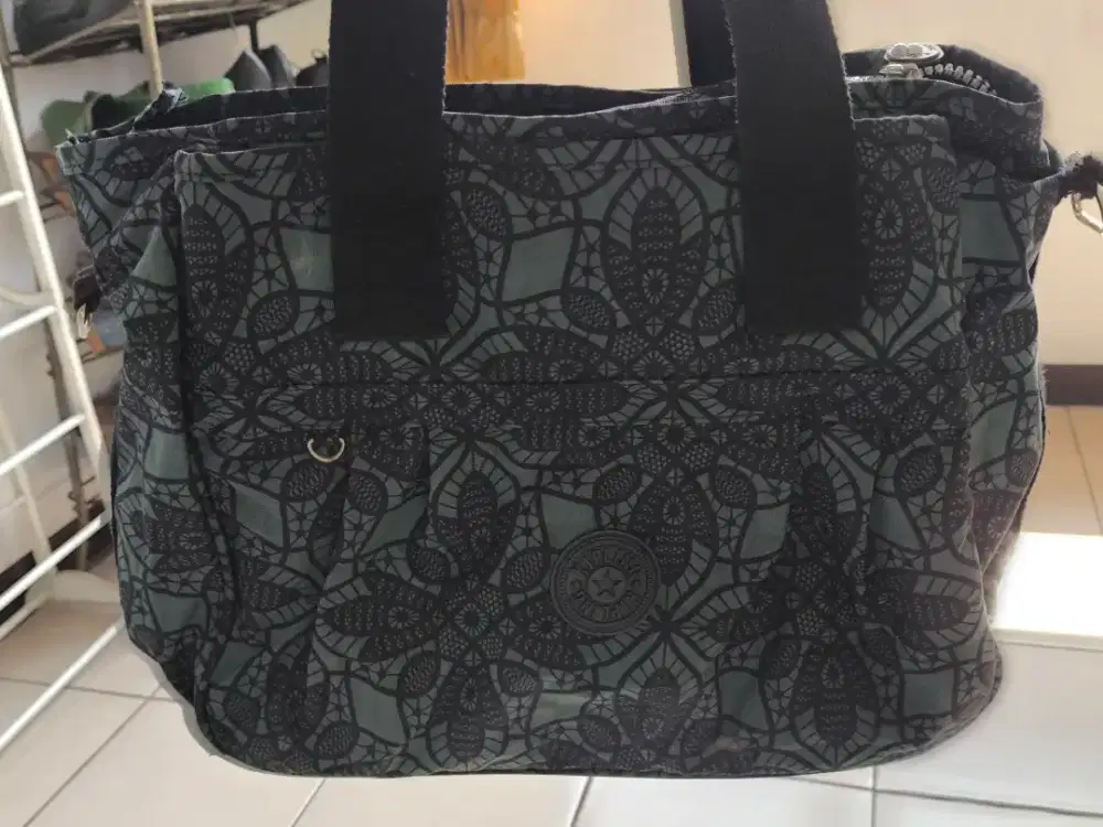 Tas wanita merk Kipling