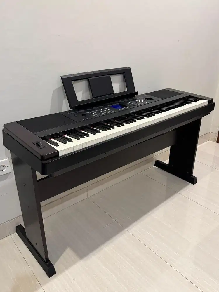 Yamaha Portable Grand DGX-650